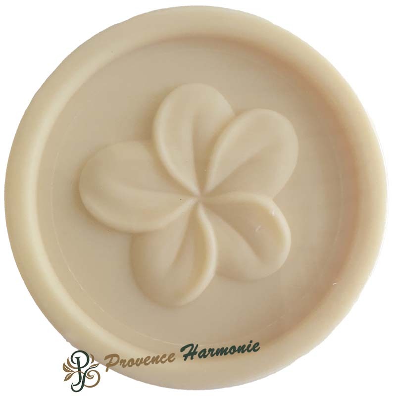 Savon Monoï à l’huile d’amande douce Esprit Provence Savon Monoï à l’huile d’amande douce Esprit Provence