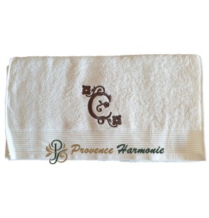 Serviette de toilette brodée lettre C