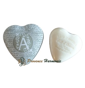 Scatola decorativa a cuore con lettera A e sapone al latte d’asina