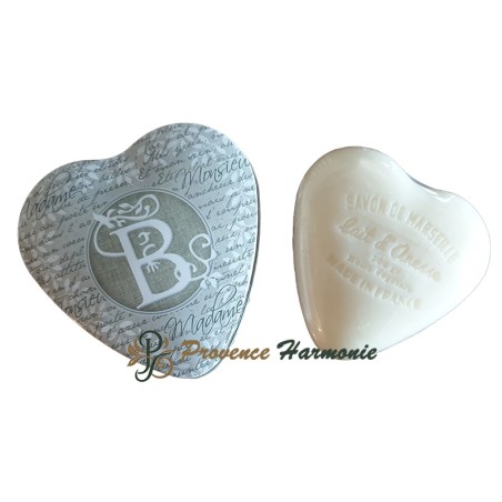 Scatola decorativa a cuore con lettera B e sapone al latte d’asina