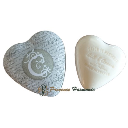 Scatola decorativa a cuore con lettera C e sapone al latte d’asina