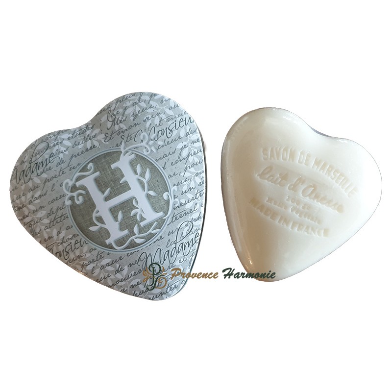 Scatola decorativa a cuore con lettera H e sapone al latte d’asina Scatola decorativa a cuore con lettera H e sapone al latte d’asina