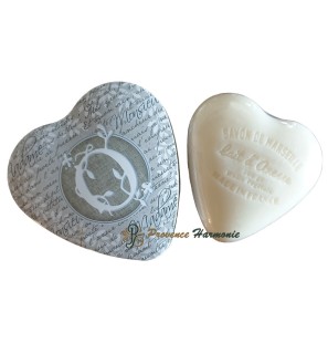 Caja en forma de corazón con la letra O y jabón de leche de burra