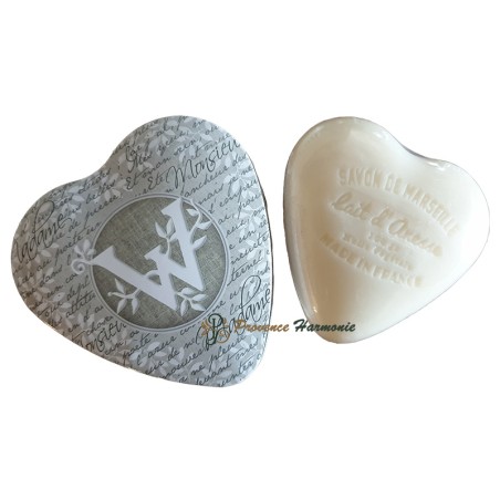 Scatola decorativa a cuore con lettera W e sapone al latte d’asina