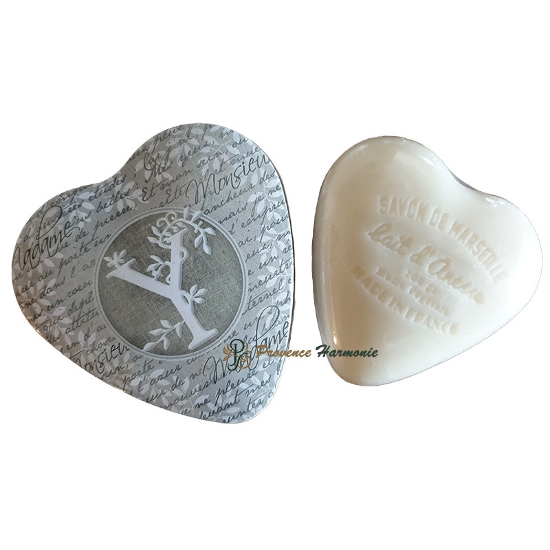 Scatola decorativa a cuore con lettera Y e sapone al latte d’asina Scatola decorativa a cuore con lettera Y e sapone al latte d’asina